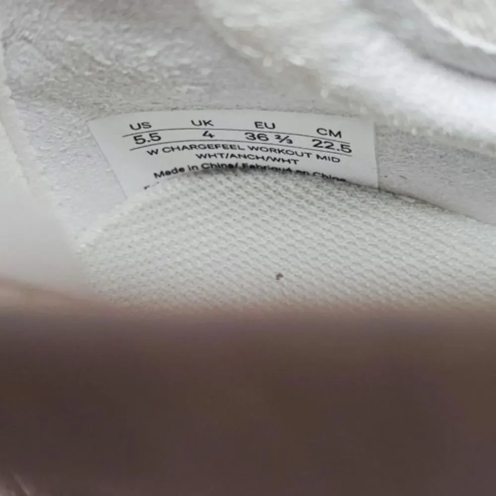 Lululemon Women 5.5 Comfy footwear